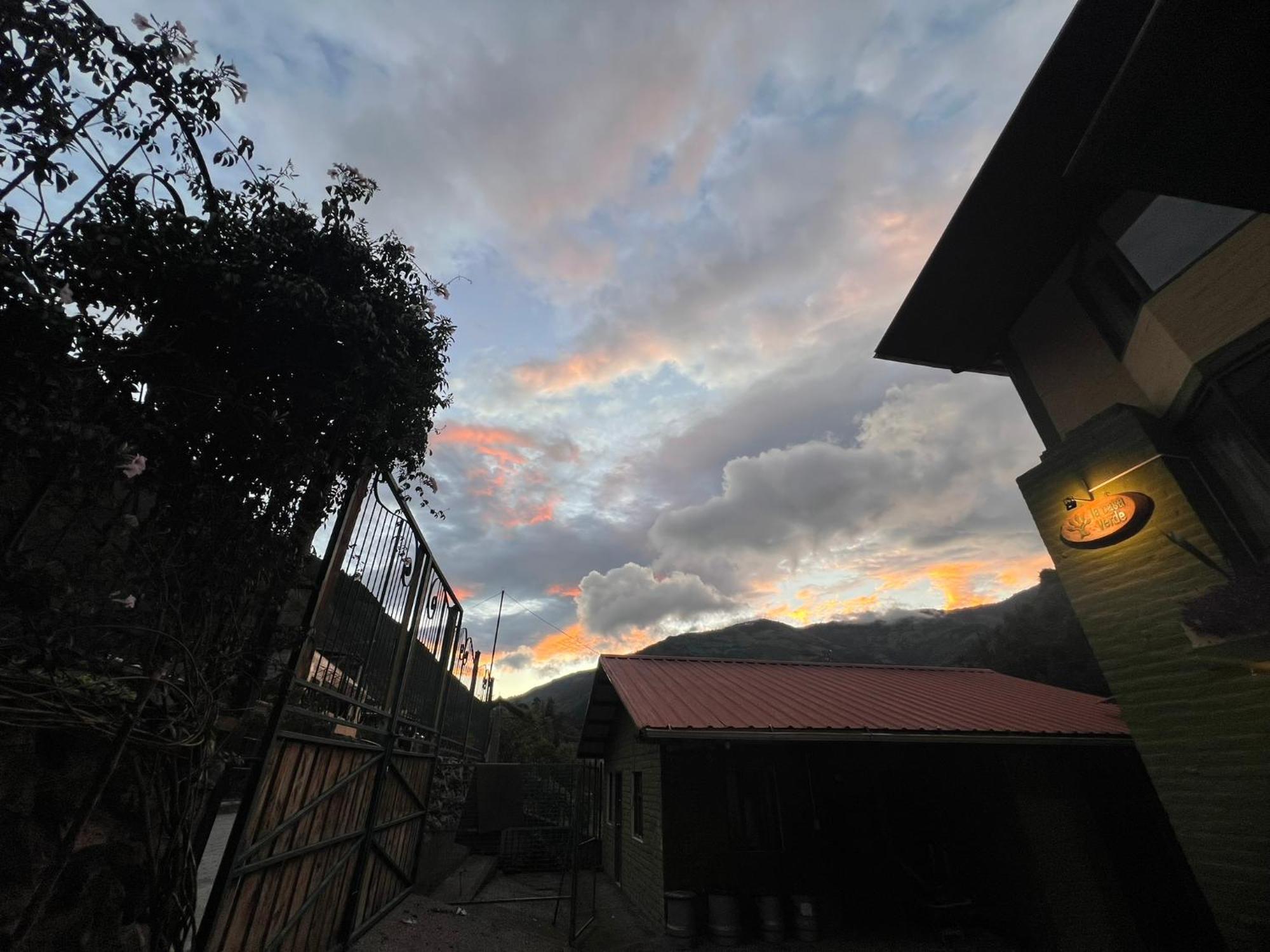 La Casa Verde Eco Guest House Banos  Exterior photo