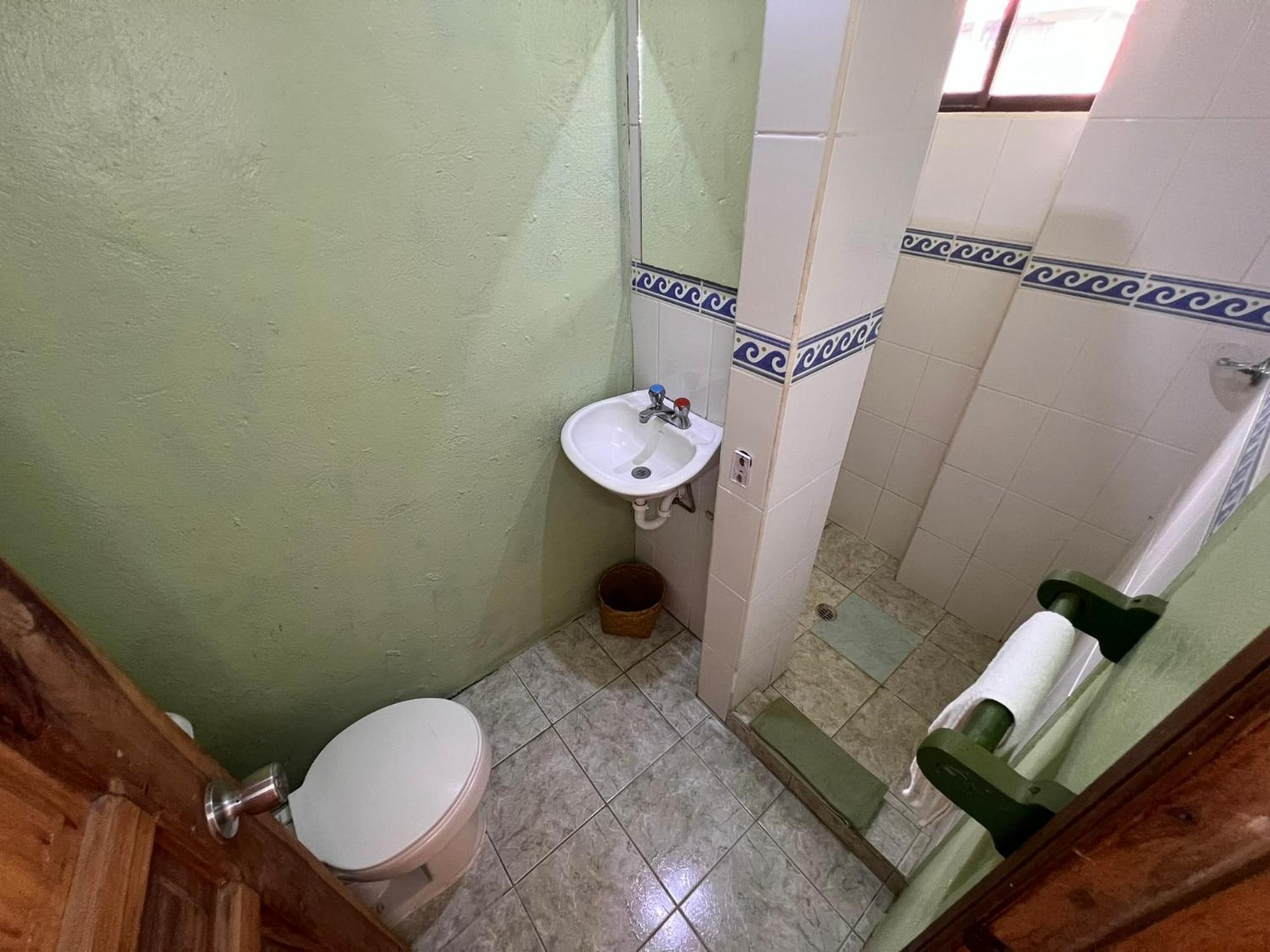 La Casa Verde Eco Guest House Banos  Room photo